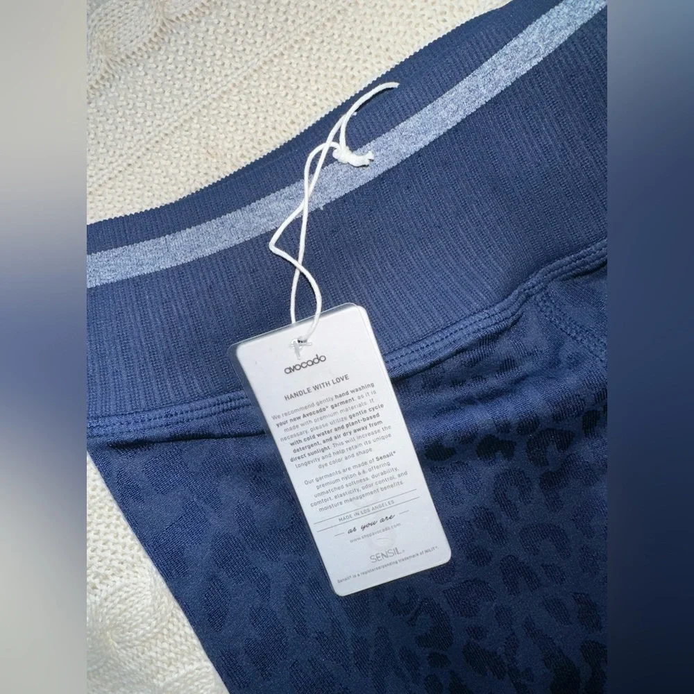 Avocado Yoga Leo Stripe V-Back Legging Maritime Blue  Size M/L NWT - Picture 5 of 10